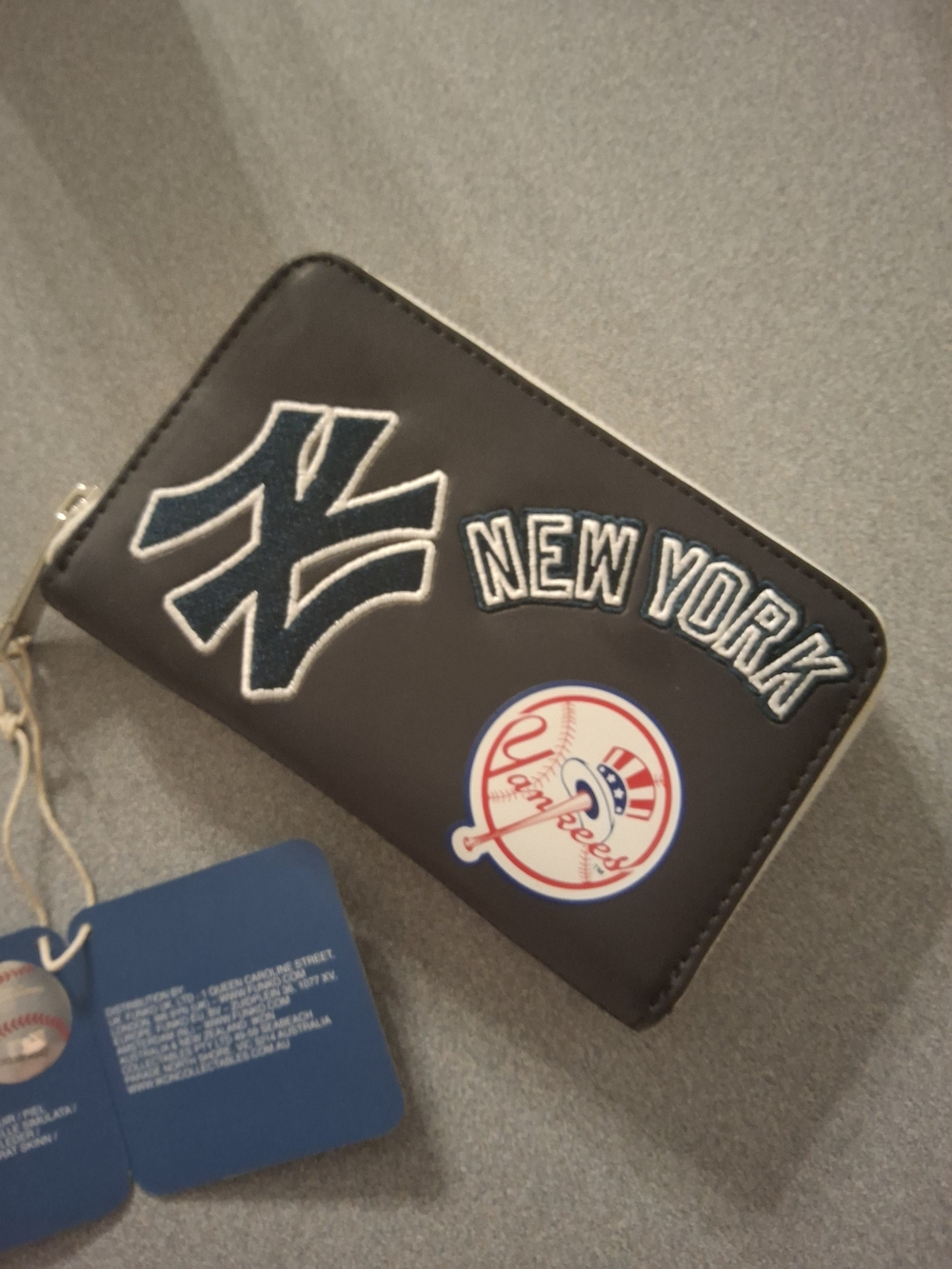 Loungefly New York Yankees Black Zip Wallet - Picture 6 of 8